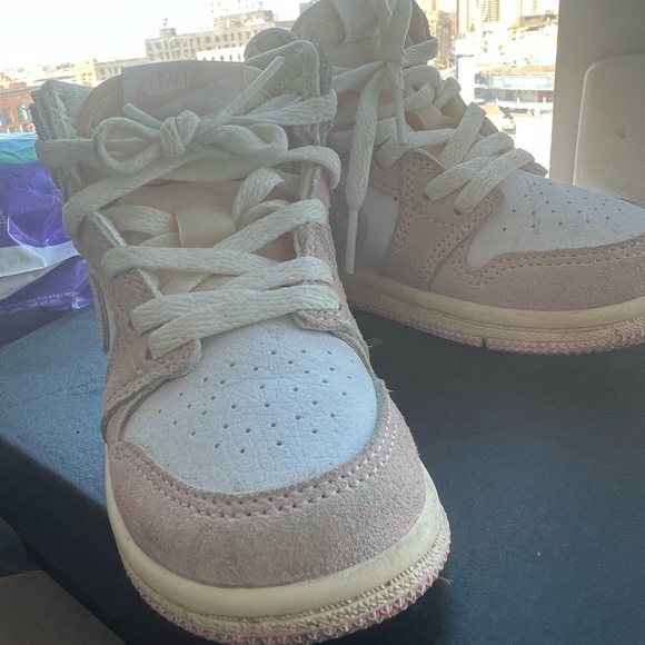 Pink 1s - Picture 2 of 4